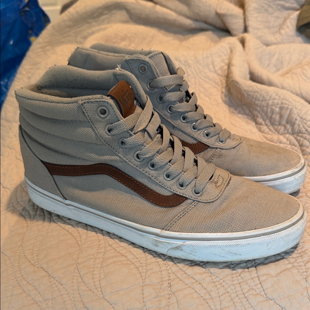 Vans High-Top Sneakers in Taupe canvas with leather Brown Stripe